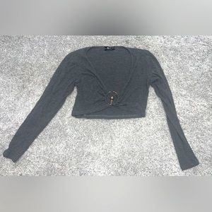 Long sleeve grey top with gold ring